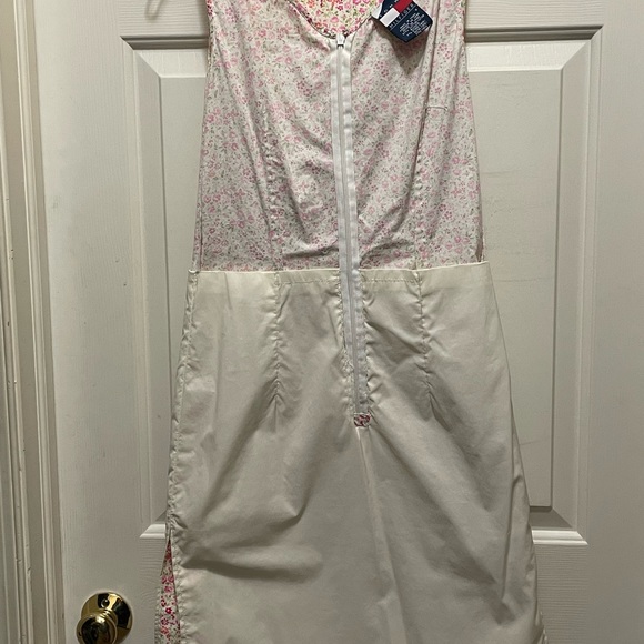 VINTAGE Tommy Hilfiger floral dress. Size 6. - Picture 3 of 3